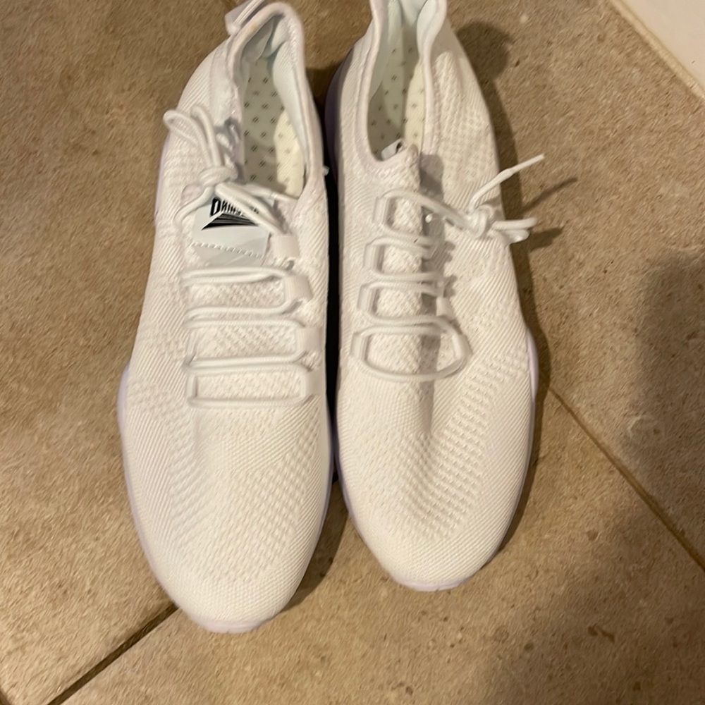 Damyuan women’s  casual lace up lightweight sneakers